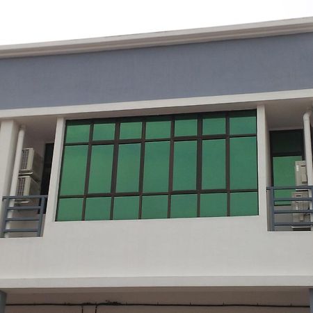 Eiman Homestay, Kluang Buitenkant foto