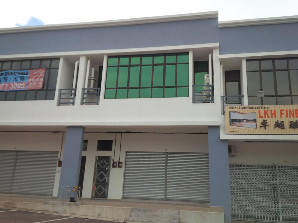 Eiman Homestay, Kluang Buitenkant foto